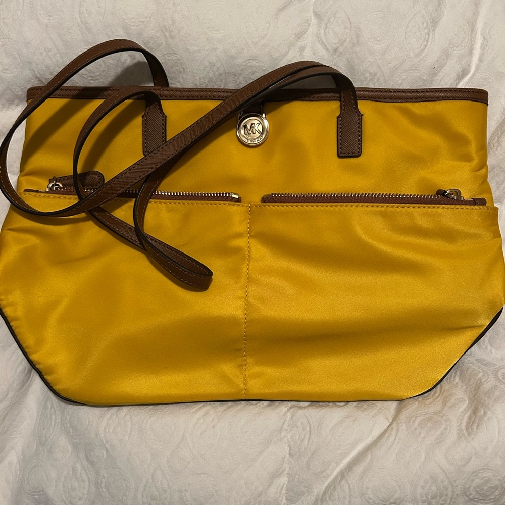 Michael Kors Kempton sunflower medium pocket tote nwt